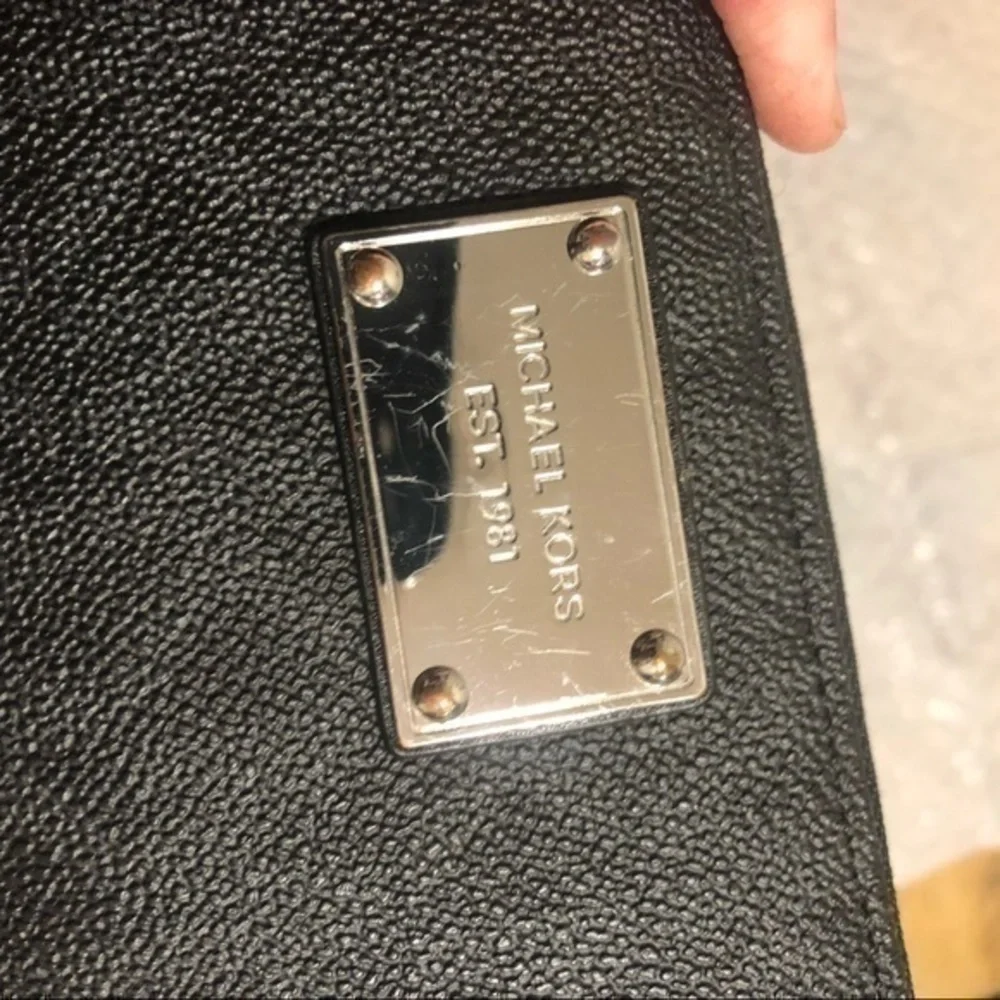 Michael kors signature clutch wallet